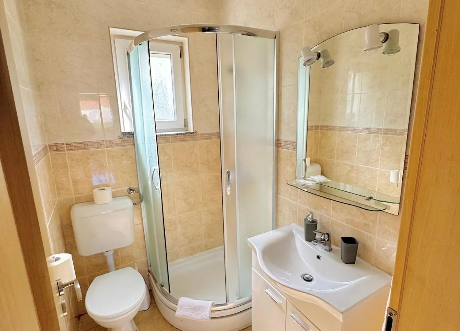 Apartments Elvira Drage Croatia